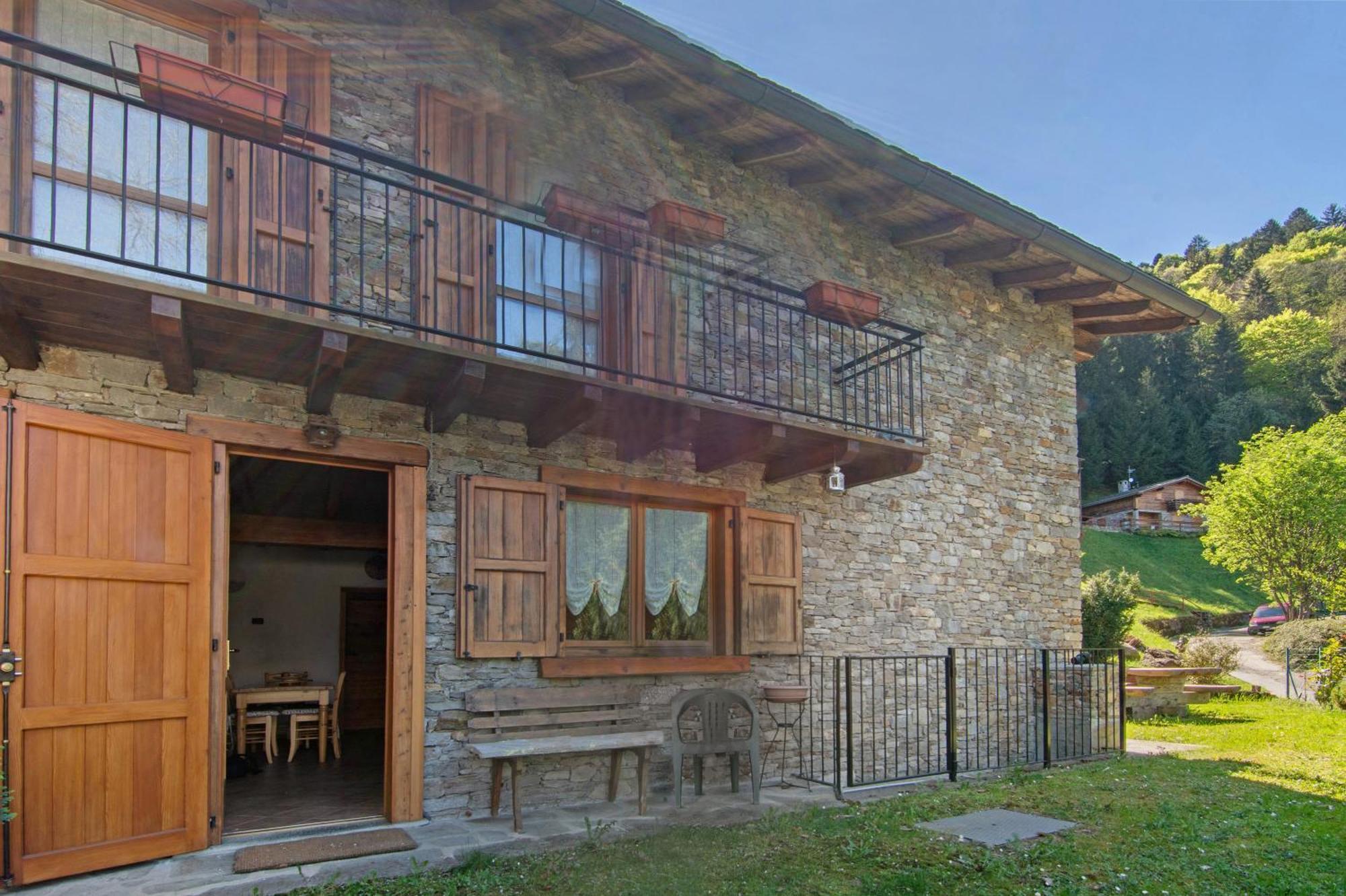 Lake And Mountain Holiday Sacco  Exterior foto