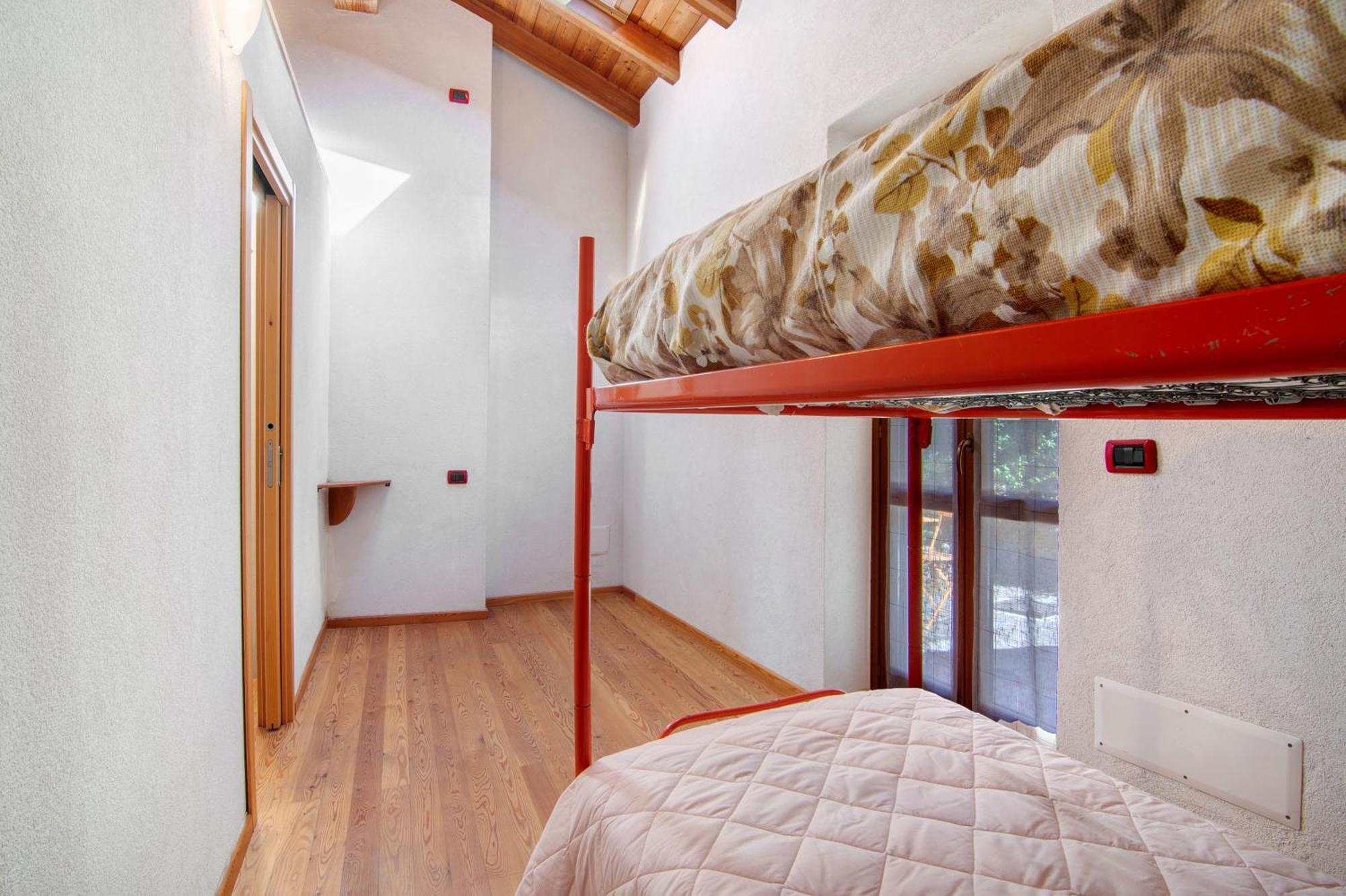 Lake And Mountain Holiday Sacco  Exterior foto